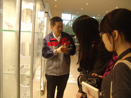 全國知名網絡媒體記者走進國家鄭州經濟開發(fā)區(qū)