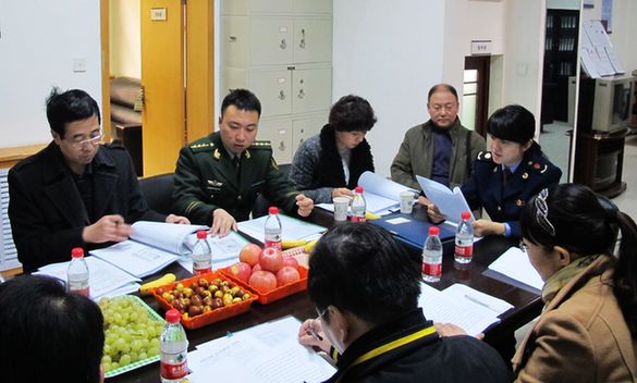 鄭州青少年維權崗考核組檢查林山寨工商所