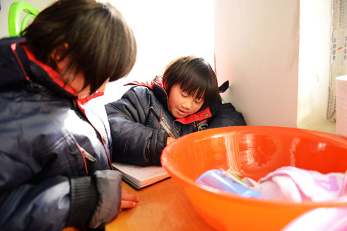 河南蘭考火災10名幸免孤兒送往市福利院