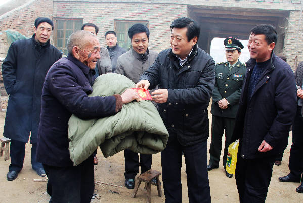 河南原陽:用“情”暖“寒”家