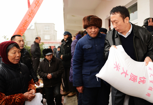 中國日報記者走基層:農民工黃久生回家鄉感恩