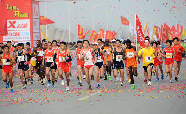 2013鄭開國際馬拉松鳴槍開跑