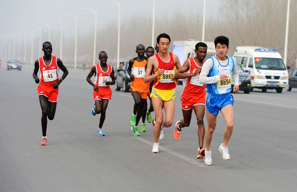 2013鄭開國際馬拉松鳴槍開跑