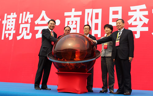 南陽(yáng)第十屆玉雕節(jié)、月季文化節(jié)盛大開(kāi)幕