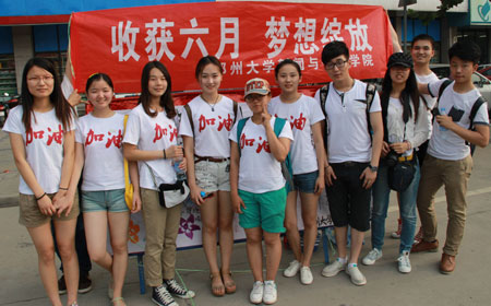 鄭大學子情系考生 當上“高考夢想聯絡員”