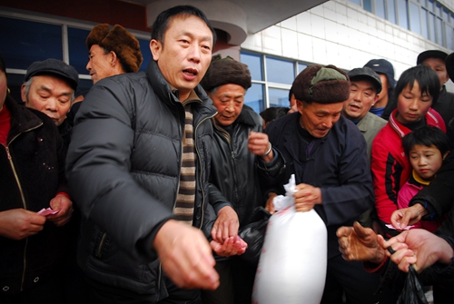 報恩的農民工：700名孤寡老人共同的“兒子”