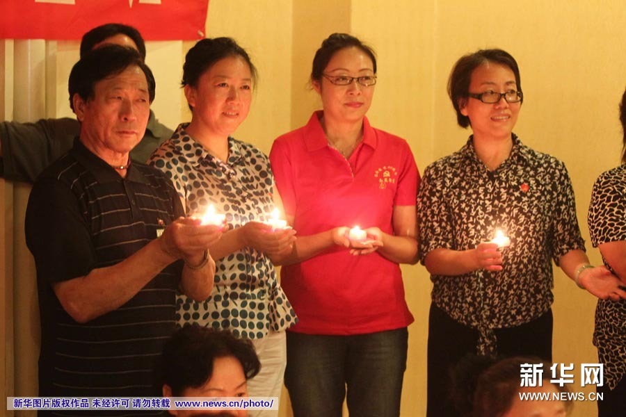 手捧紅燭向黨說從句心里話