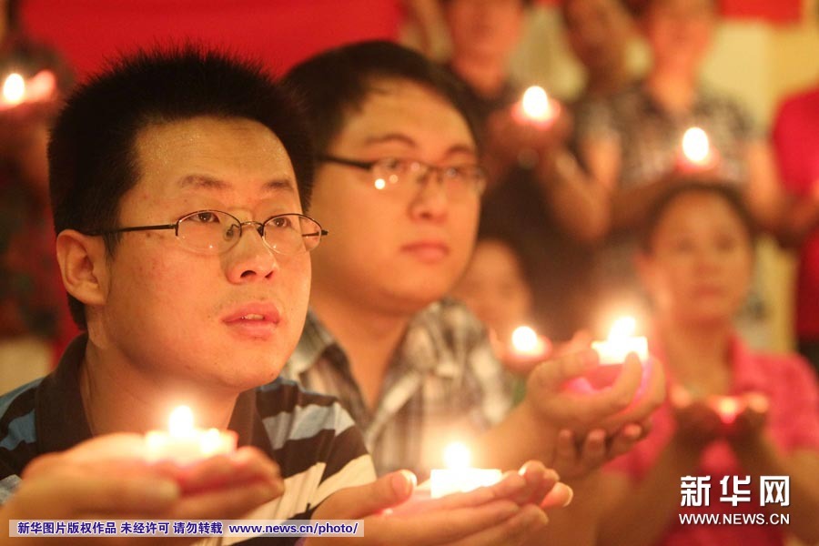 手捧紅燭向黨說從句心里話