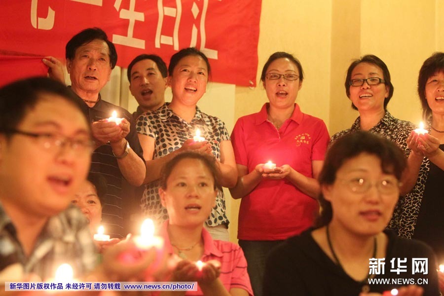 手捧紅燭向黨說從句心里話