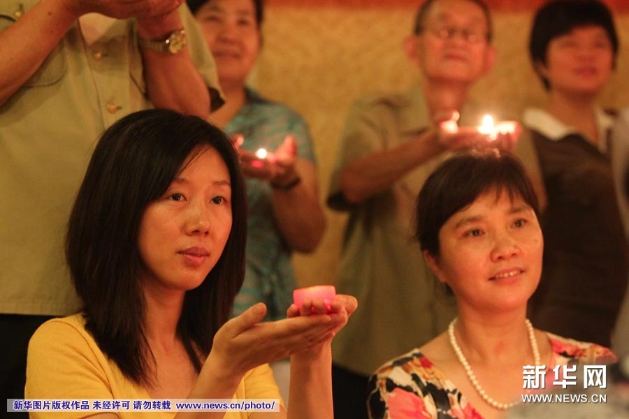 手捧紅燭向黨說從句心里話