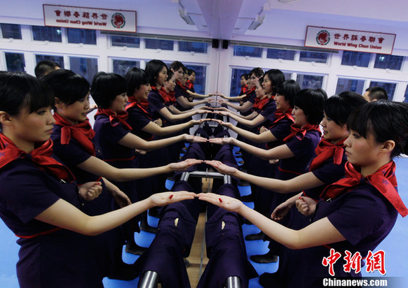 香港空姐大練詠春拳 一招一式有模有樣