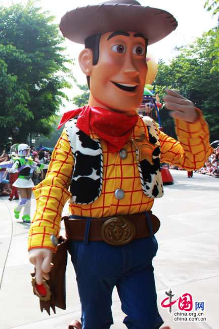 拍手叫絕 香港迪士尼飛天巡游