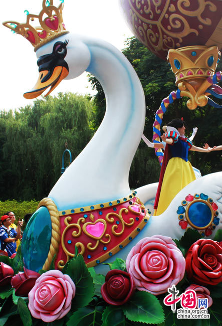 拍手叫絕 香港迪士尼飛天巡游