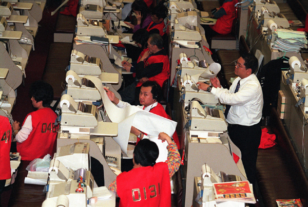 1998：安度亞洲金融危機(jī)