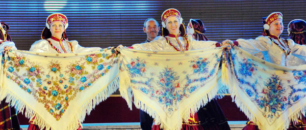 中俄藝術(shù)家比舞邊城