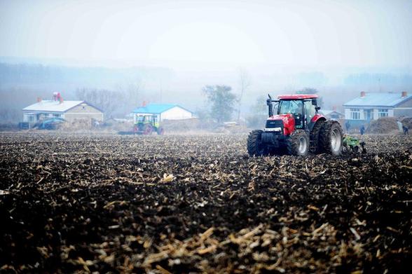 秋收近尾聲 整地備春耕