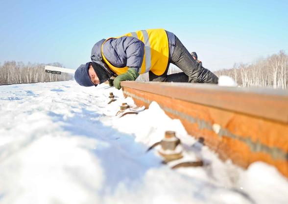 跟訪中國最東端鐵路上的第一批線路工