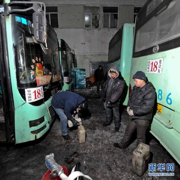 嚴(yán)寒中與夜晚相伴——探訪“三九天”中的哈爾濱公交熱車(chē)員