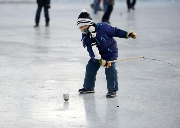 哈爾濱：數九寒天戲冰雪