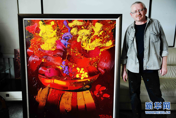 俄羅斯畫家中國(guó)太陽(yáng)島上留“油寶”