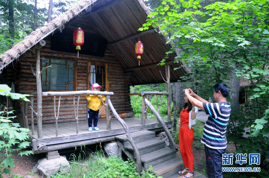 伊春森林節(jié)吸引數(shù)萬游客來林都“吸氧”