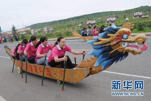 全民健身——妙趣橫生的旱地龍舟賽