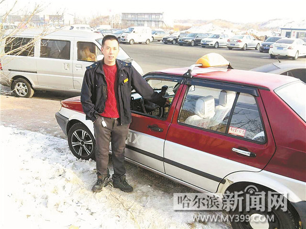 哈爾濱一輛出租車窗被砸 計價器、車載GPS和監(jiān)控攝像頭被盜