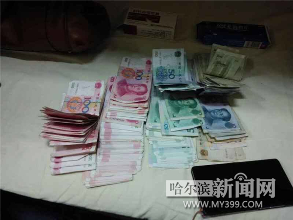 哈爾濱一女子在哈西站丟失3萬(wàn)多卡地亞手表一沓鈔票失而復(fù)得