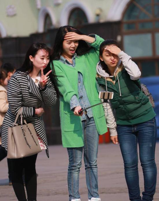 哈爾濱今明兩天連著8℃ 輕便春裝涌現街頭(圖)