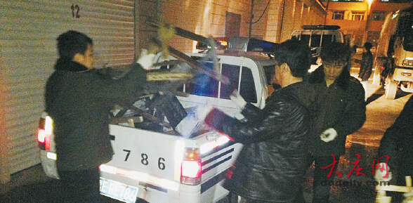 大慶“燒烤大客”上街攬客 近600個違規燒烤攤被整治