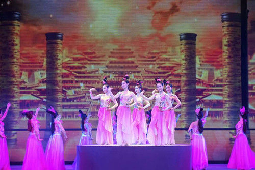 《神山圣水亙古情》之五朵蓮花在五大連池公演