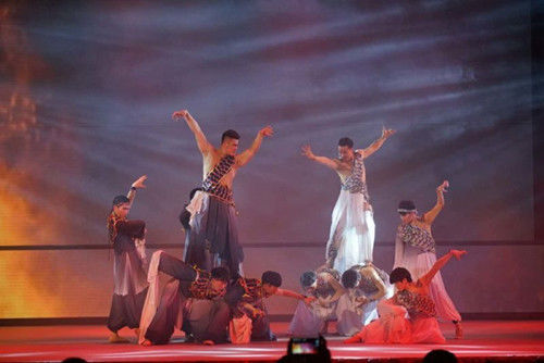 《神山圣水亙古情》之五朵蓮花在五大連池公演