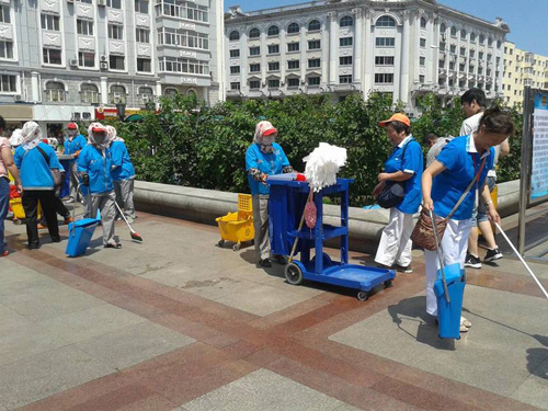 哈爾濱市民走上街頭，體驗城市管理