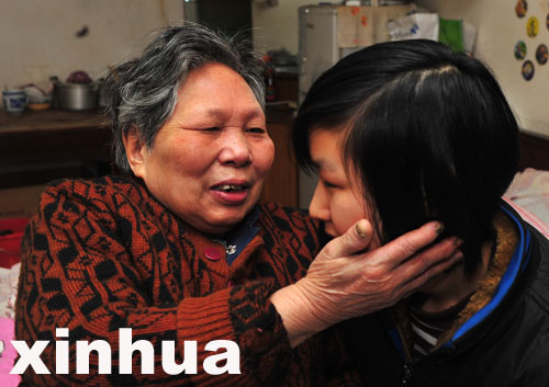 “保姆奶奶”情傳四方 網絡內外愛心潮涌