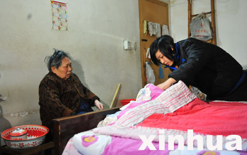 “保姆奶奶”情傳四方 網絡內外愛心潮涌