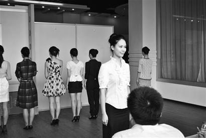 東航招聘昨面試 千人角逐