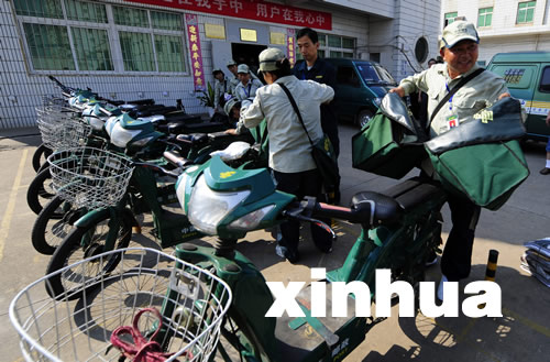 “火爐”武漢高溫目擊：熱浪滾滾鄉郵路