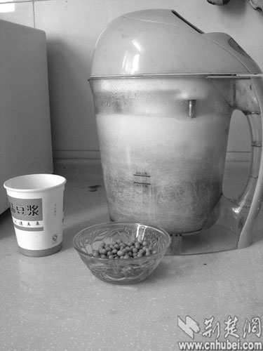 揭開街頭現磨豆漿面紗:豆漿精增稠劑甜味素制成