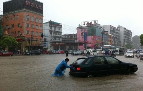 武漢遭暴雨襲擊 “海景”隨處可見市民再“看海”