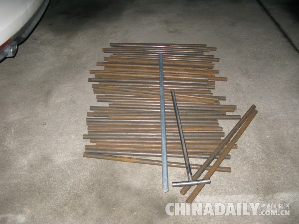 都是插隊惹的禍 貨車司機上演“黑幫”打斗