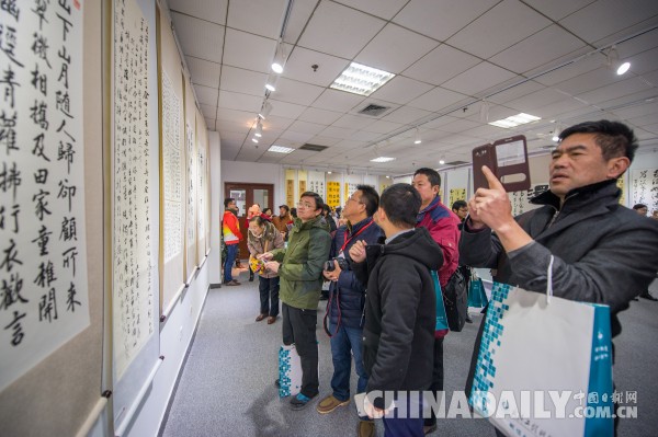 武漢工程科技學院舉辦書法篆刻作品展