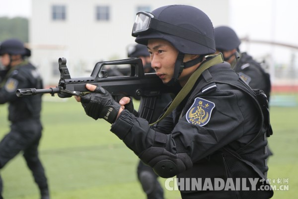 國家級反恐突擊力量 武漢特警“猛士突擊隊”命名