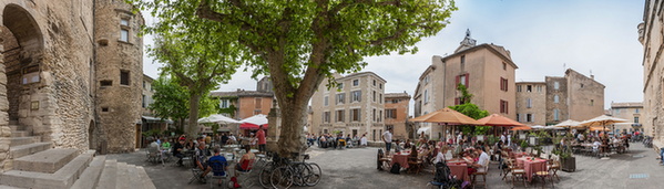 法國駐武漢總領館“年度大戲”：發微博，實現你的法國夢