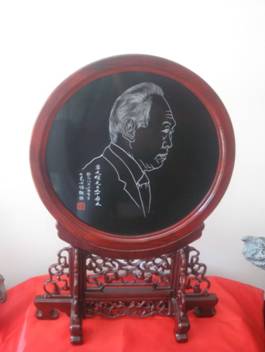 京漢兩地藝術家聯袂向新加坡“國父”李光耀贈送《九十壽辰磬》