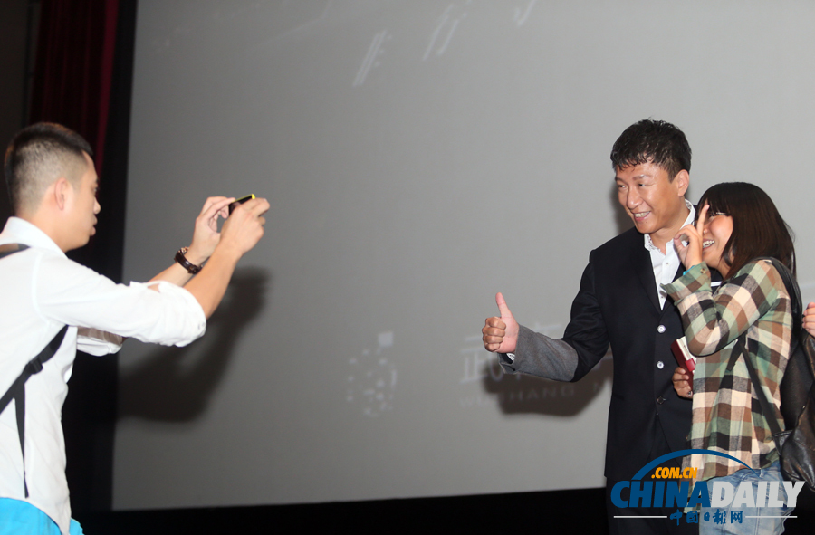 孫紅雷抵達武漢宣傳《全民目擊》為電影節預熱