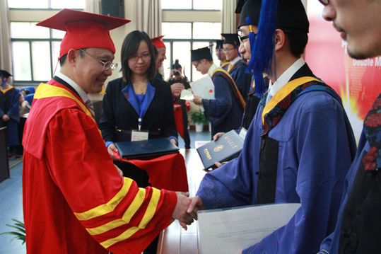 華科中歐能源學院舉辦中歐雙碩士學位授予儀式