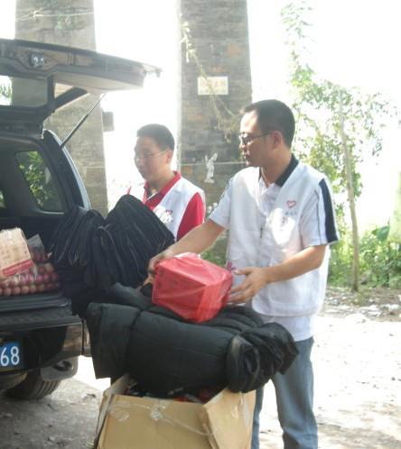 身邊的感動：從驢友到義工，好人天哥！