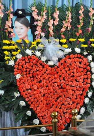 湖北最美80后花季女兒“經得起老爸一拜”