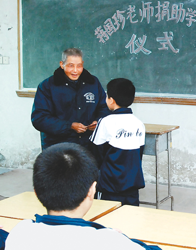 蔣國珍：資助學生兩萬人(圖)