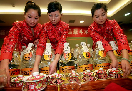 第八屆中國(guó)國(guó)際茶業(yè)博覽會(huì)“品茶斗水”大賽落幕